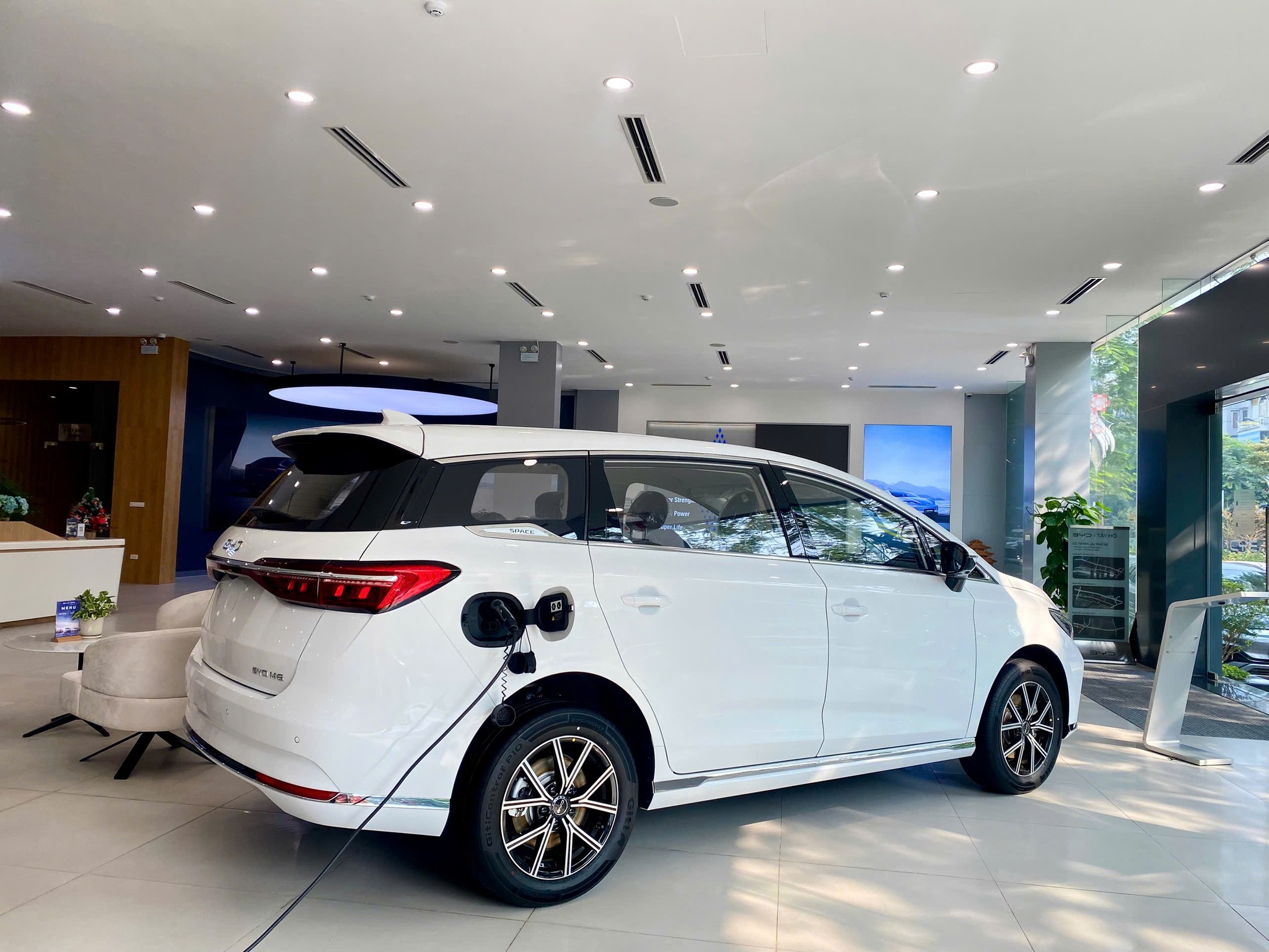 SẠC XE BYD M6 TẠI BYD TÂY HỒ